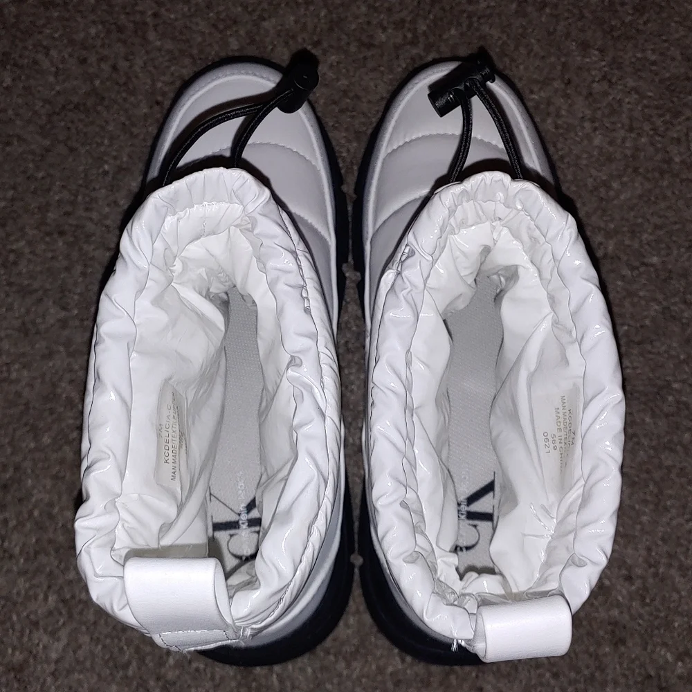 Calvin Klein white shiny puffy boots - Picture 6 of 11